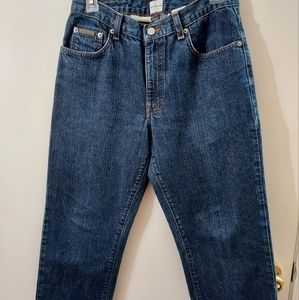 Women's Calvin Klein crop denim jean pants. Size 8.